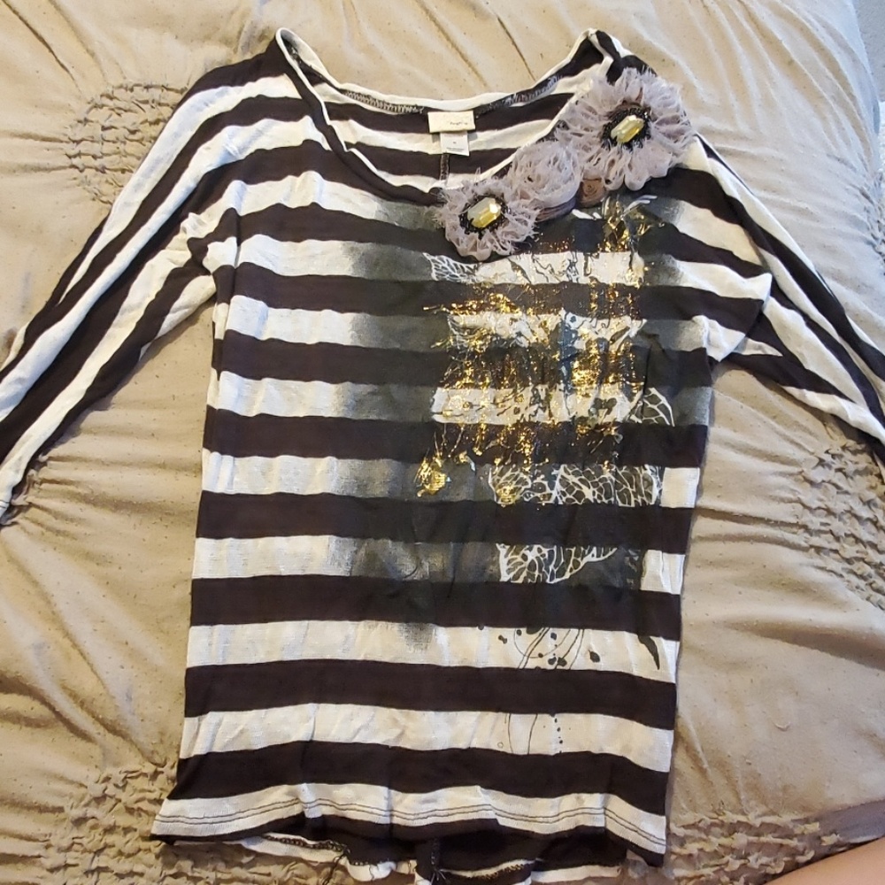 Striped flower applique shirt